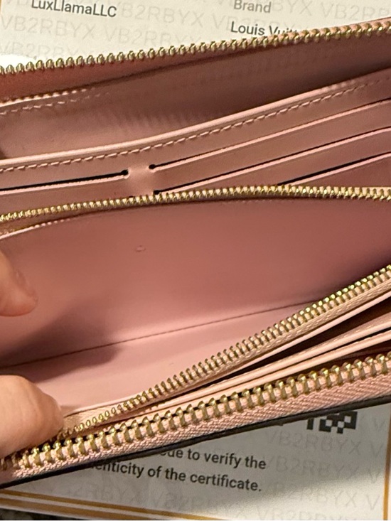 Louis Vuitton Valentine's Vernis
Monogram Limited Edition
Long Zippy Wallet - Picture 12 of 13